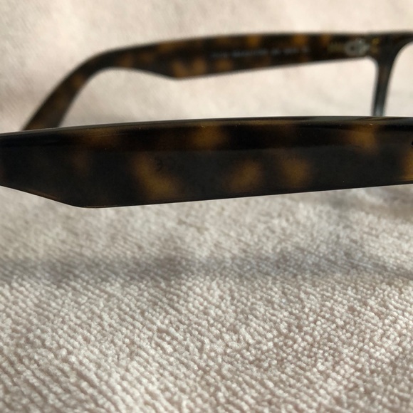 Ray-Ban Tortoiseshell Wayfarers - Picture 3 of 3